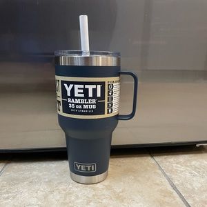 NWT Yeti 35OZ Mug w/ Straw
